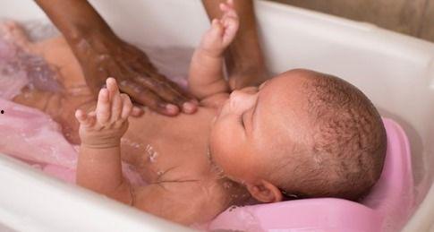 新生宝宝洗澡视频,温馨瞬间捕捉